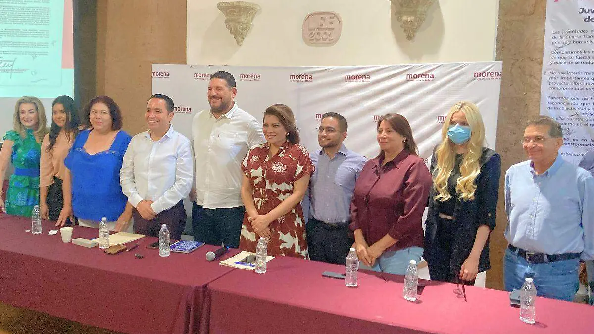 Lorenia Valles y legisladores