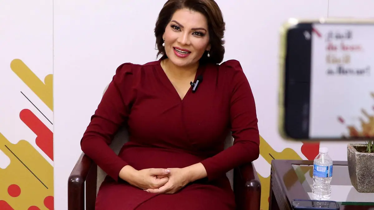 Lorenia Valles Sampedro