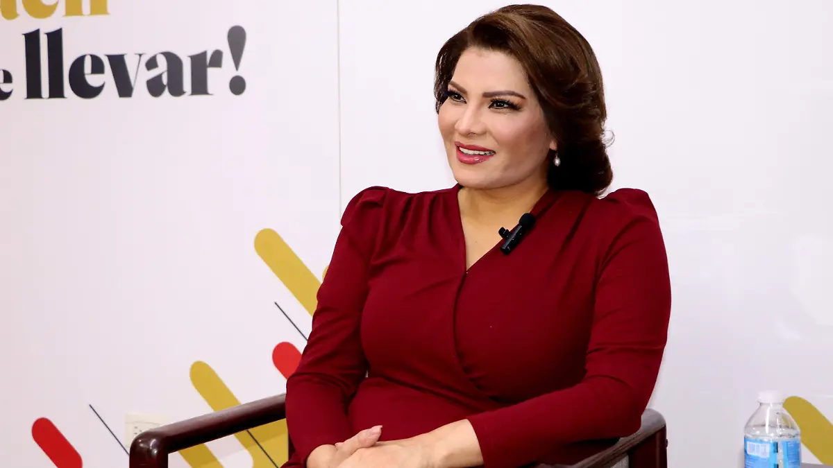 Lorenia Valles Sampedro