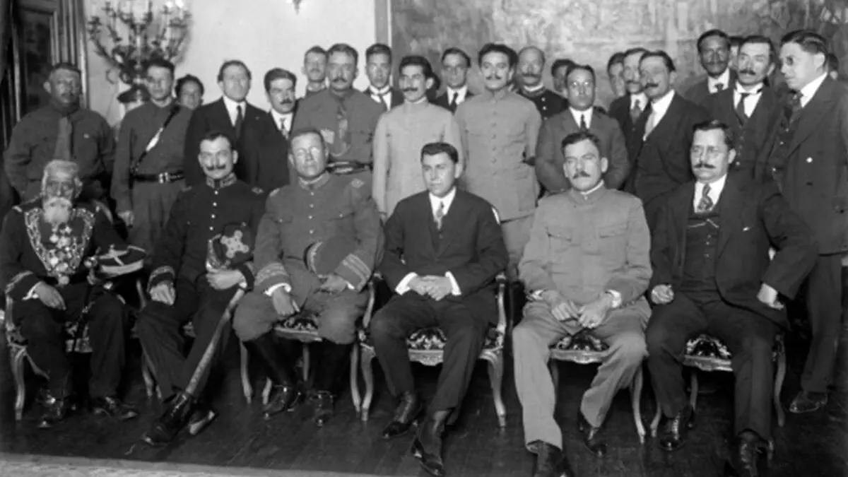Adolfo de la Huerta, Álvaro Obregón y Benjamín Hill representando a Sonora