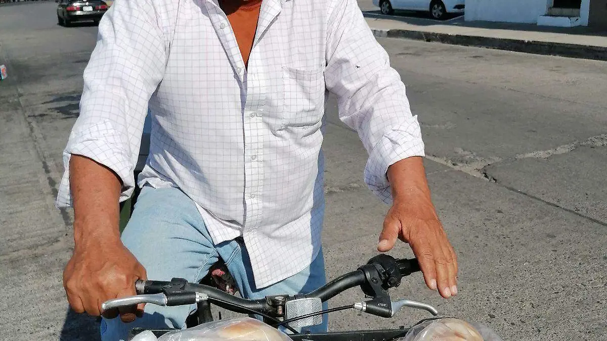 Don Amado vende pan
