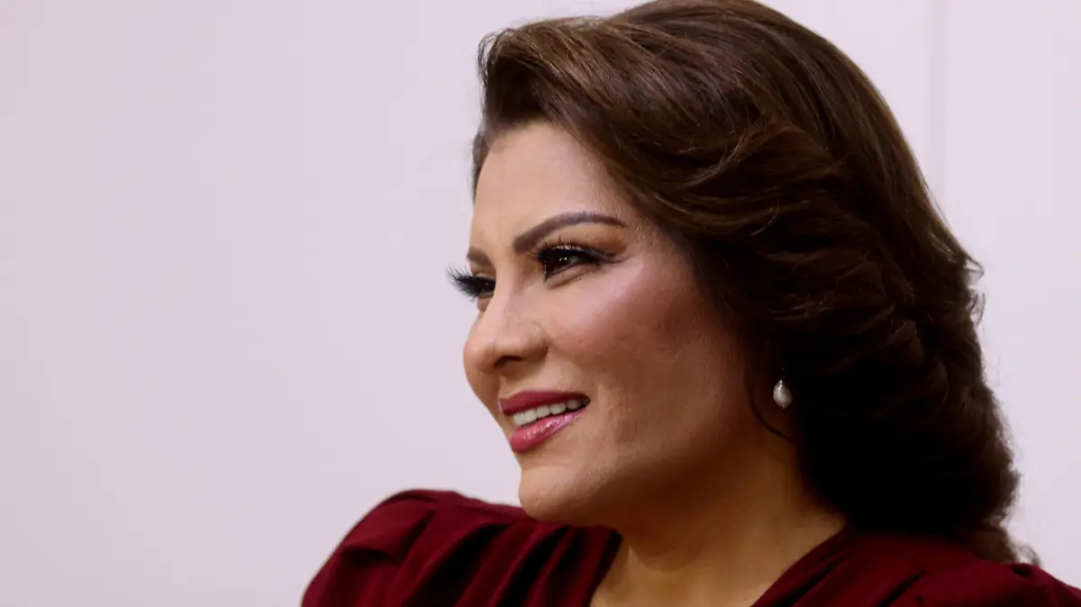 Lorenia Valles Sampedro