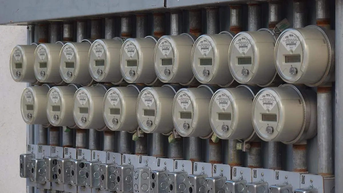 Medidor y recibo de luz CFE  (3)