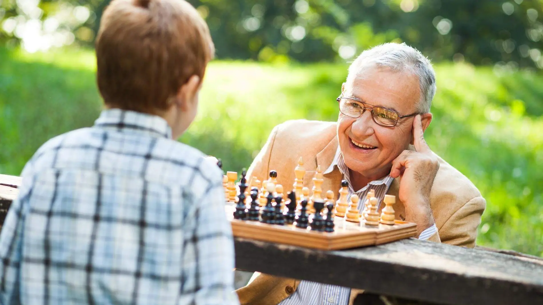 abuelo-ajedrez-nieto-juegos