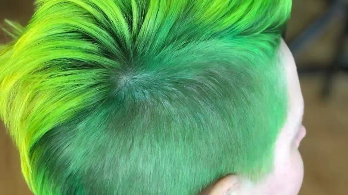 cabello de niño verde