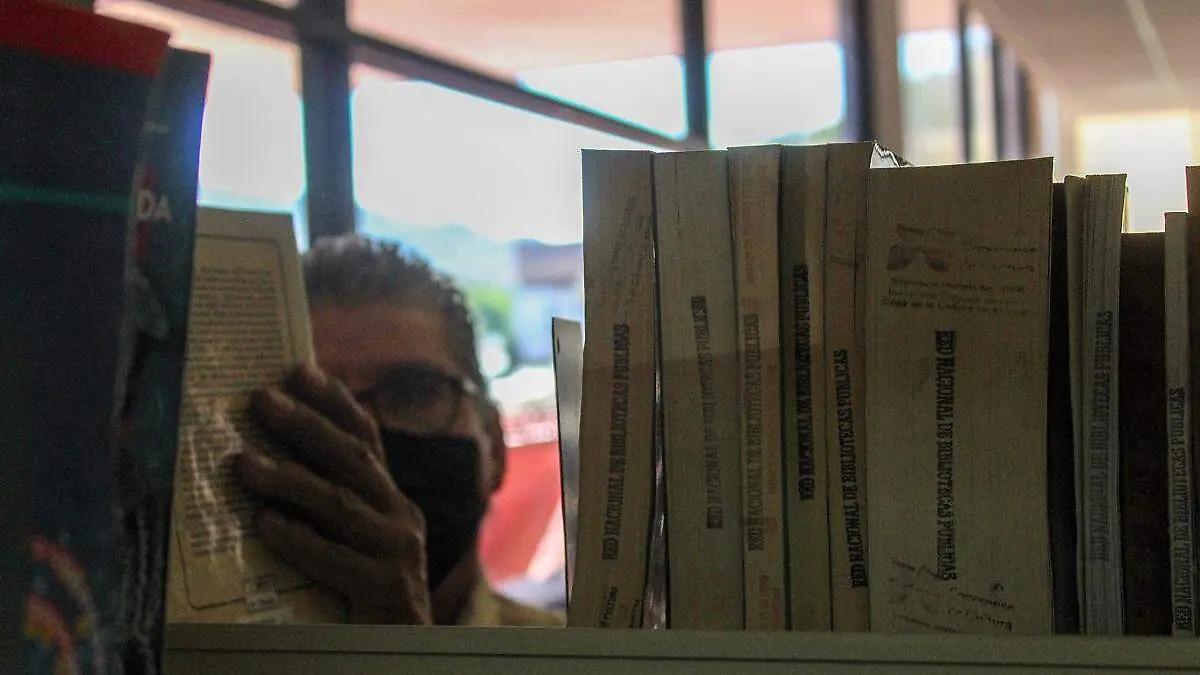 libros biblioteca modelo Bartolomé Delgado de León Casa de la Cultura 2