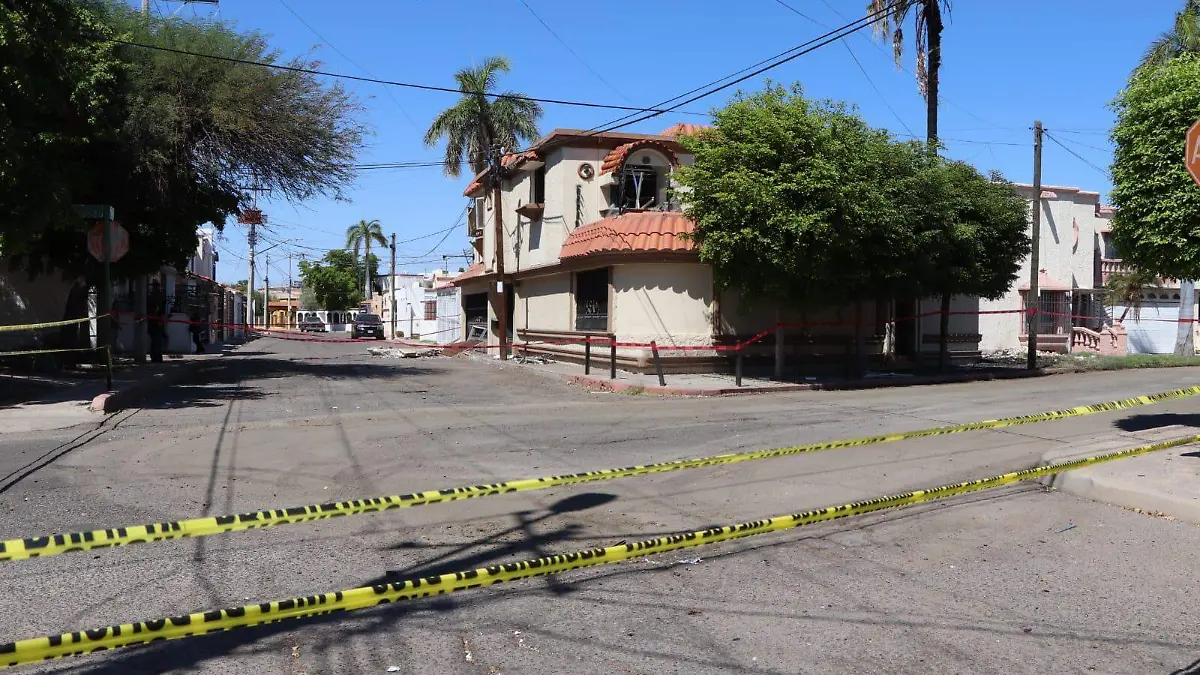 Explosión en Centenario deja dos heridos y tres casas afectadas