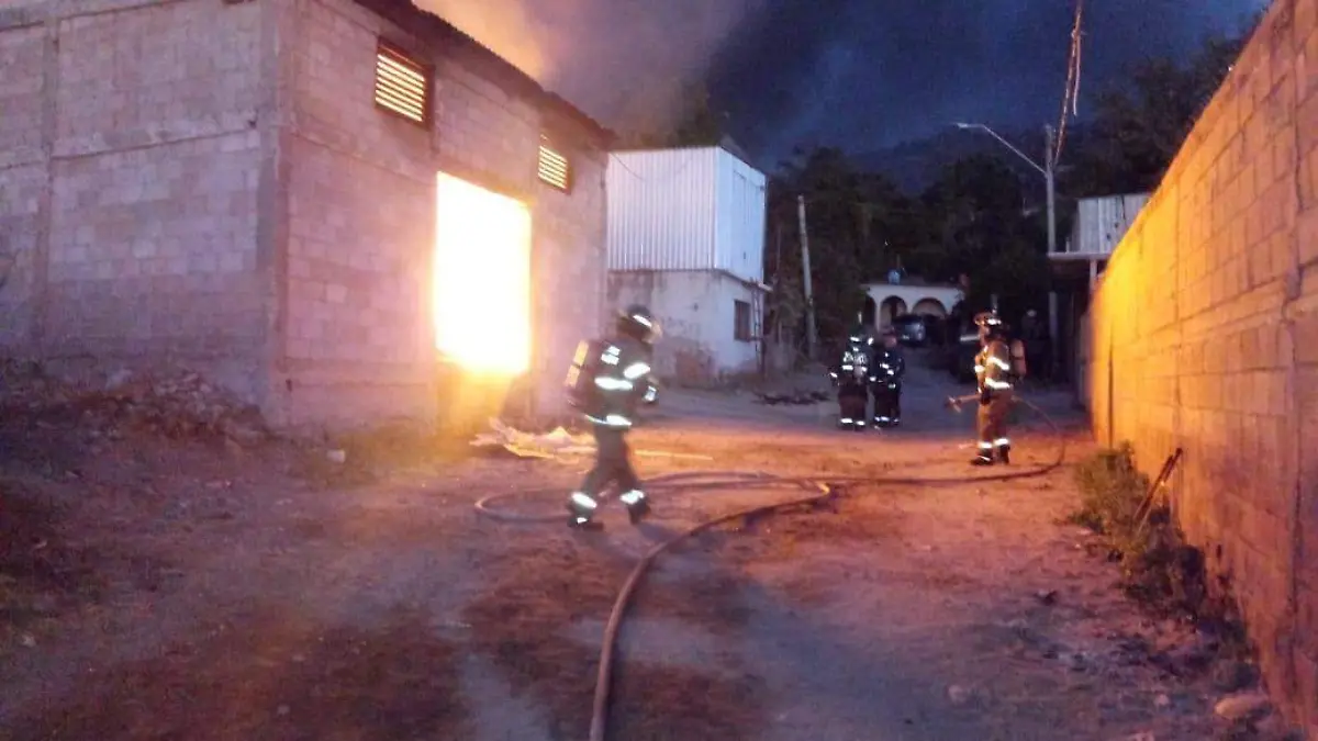 incendio de bodega en la 5 de mayo