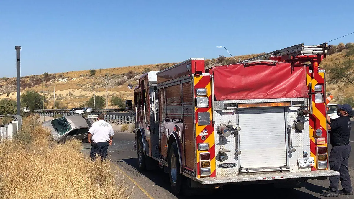 El conductor iba a exceso de velocidad y perdió el control de la unidad