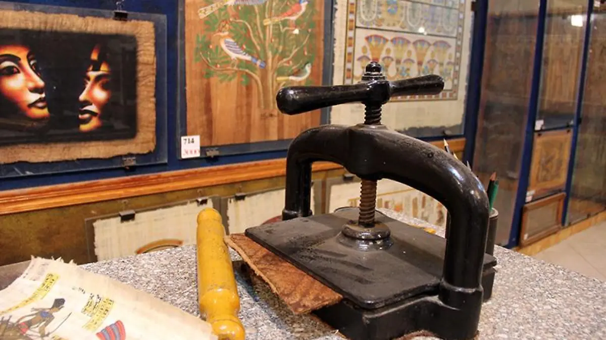 PAPIRO, EL PAPEL MILENARIO