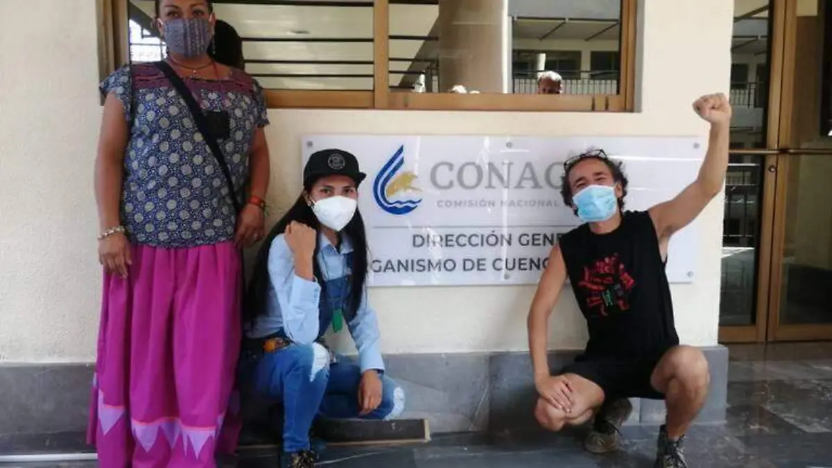 Rubén Albarrán acompañado de Zara Monroy, representante de la Nación Comcáac 