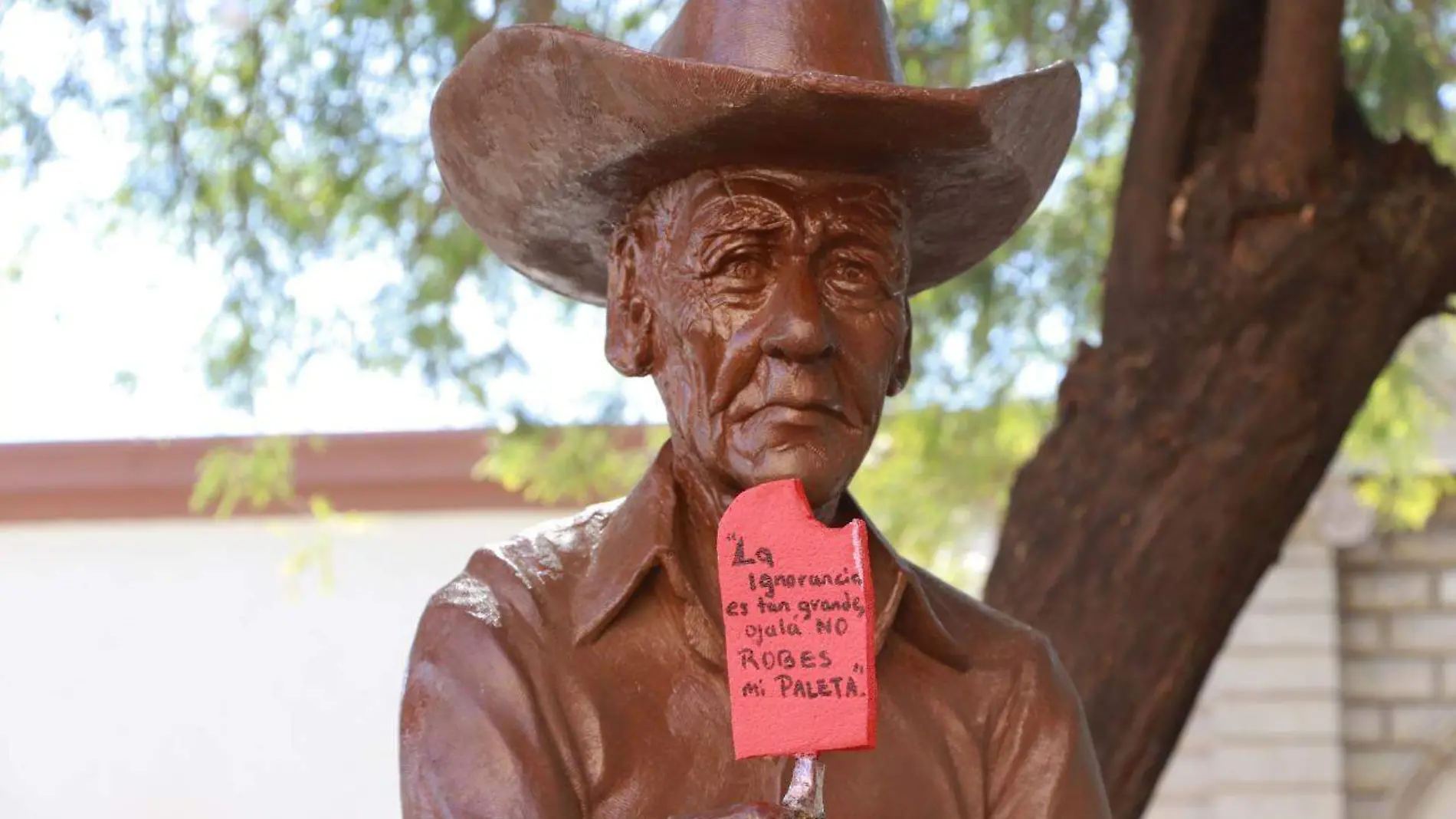 La escultura “El Paletero” es creación  del artista Jorge Esteban Moreno