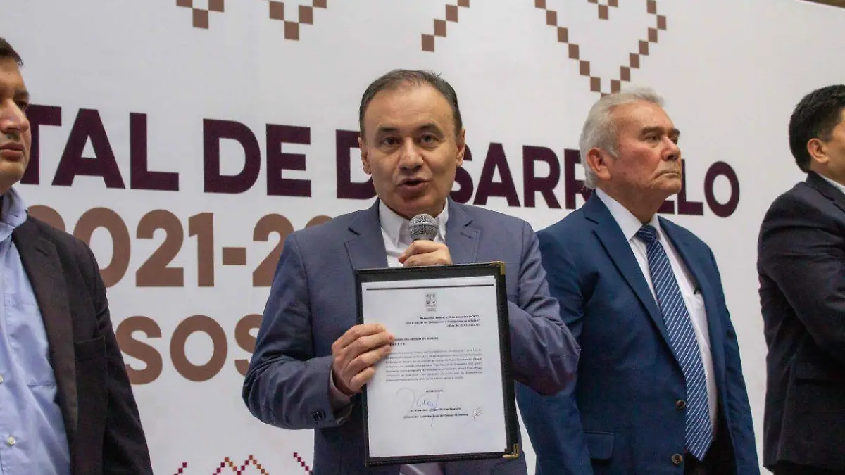 Alfonso Durazo en la firma del PED 