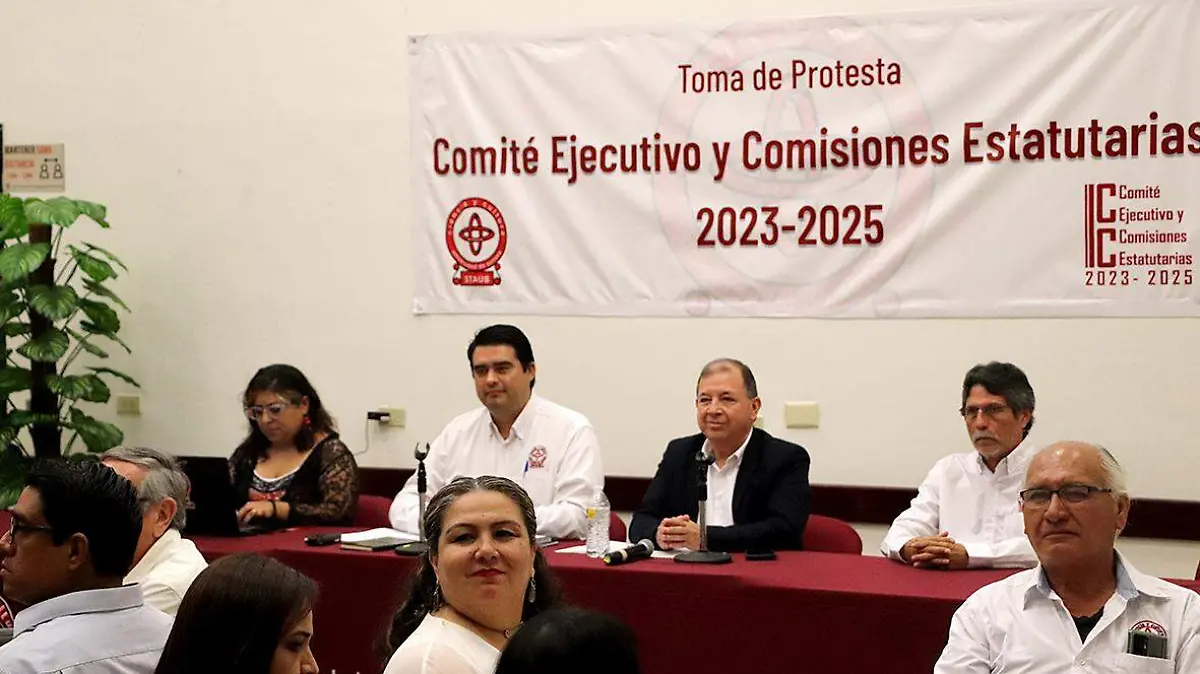 Staus, Cuauhtémoc González