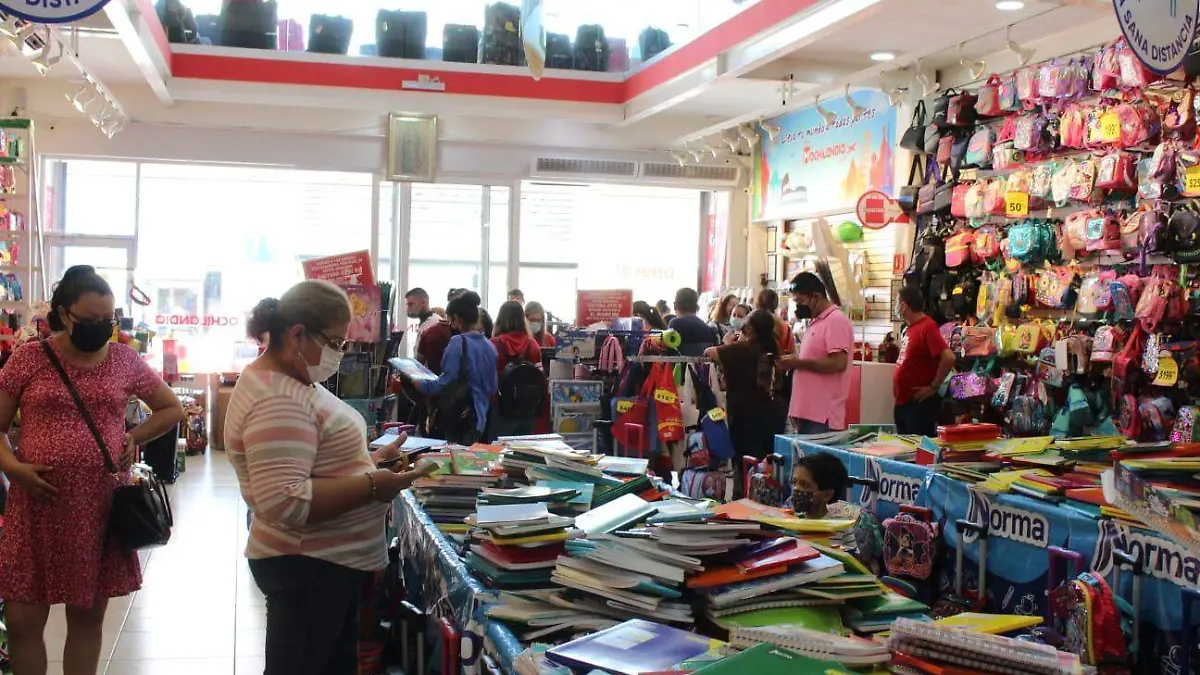 personas-gente-centro-comercios-útiles-escolares
