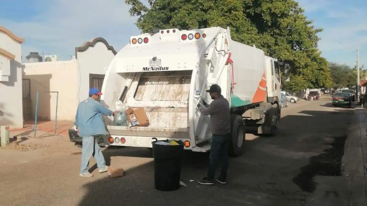 camión recolector de basura y tirabichis