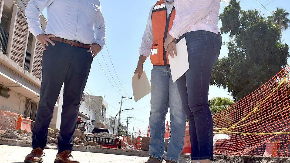 El crucero de la colonia Centenario está deteriorado por el intenso tráfico que circula por ahí