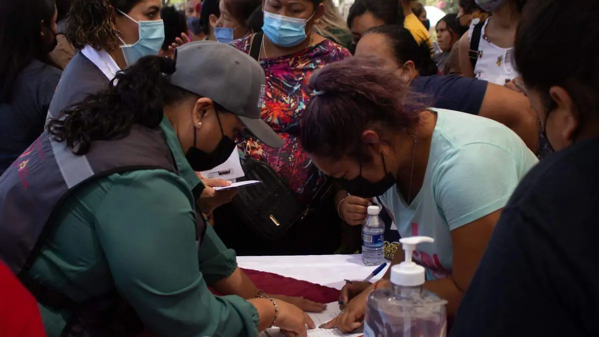 Beneficiarios de Sedesson en la colonia Guayacanes