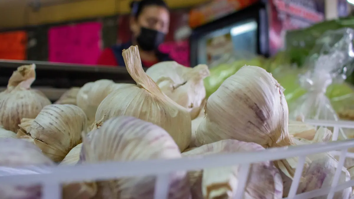 Venta de ajos mercado municipal - Mike Acosta (2)