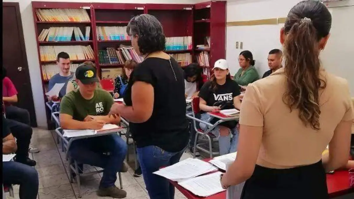 Estudiantes del ISEA