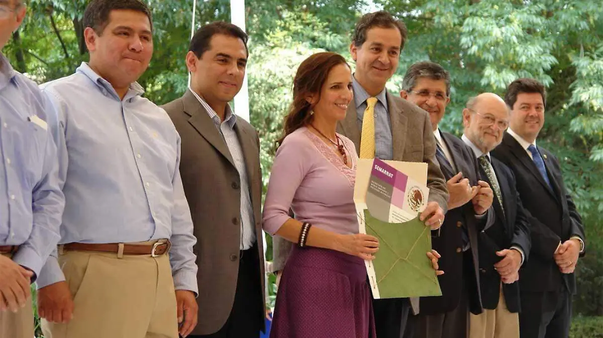 Diana-Luque-Agraz-recibiendo-reconocimiento-investigadora-CIAD