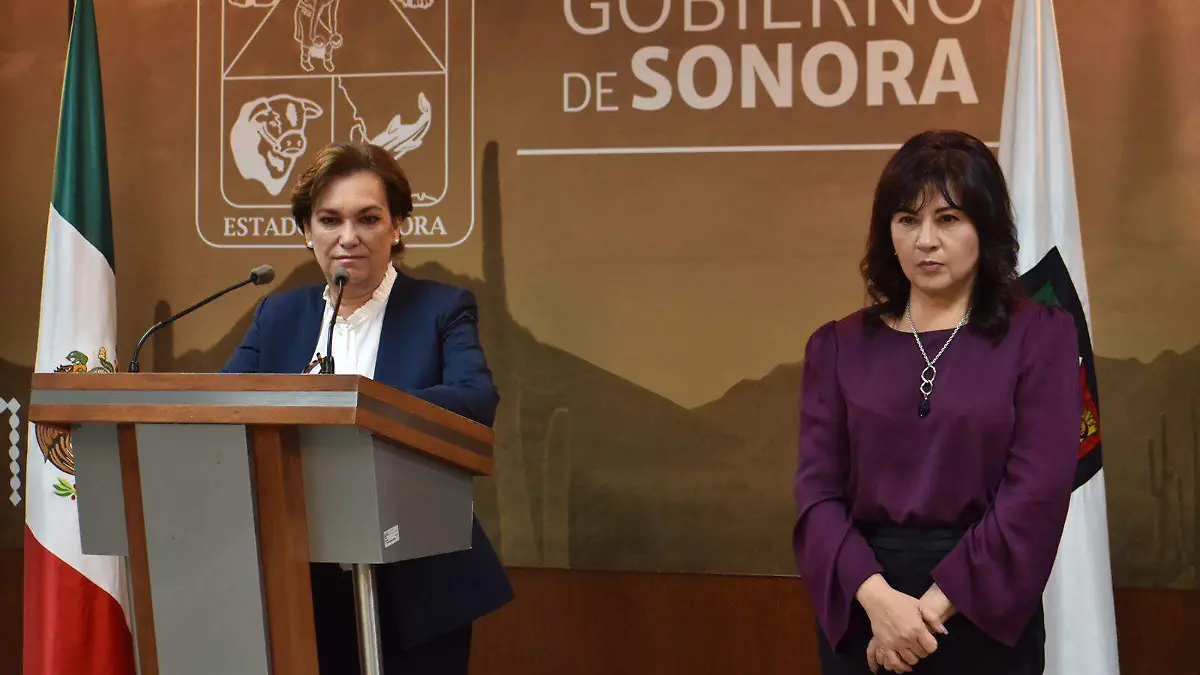 María Dolores del Río y Claudia Indira Contreras