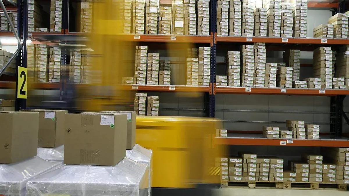 Almacen-cajas-trabajo-montacargas