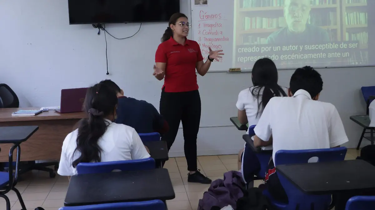 Maestros en Sonora se esfuerzan por preparar a sus alumnos