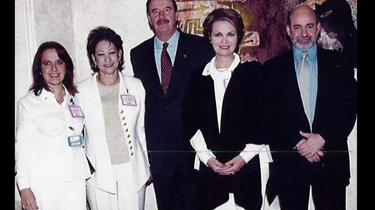 Natalia Vidales, Hedy Pastor y Nancy Burruel con el presidente Vicente Fox y Eduardo Sojo