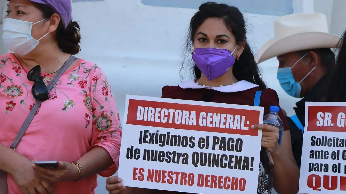 Sindicalizados de CECyTe exigen pago de nómina