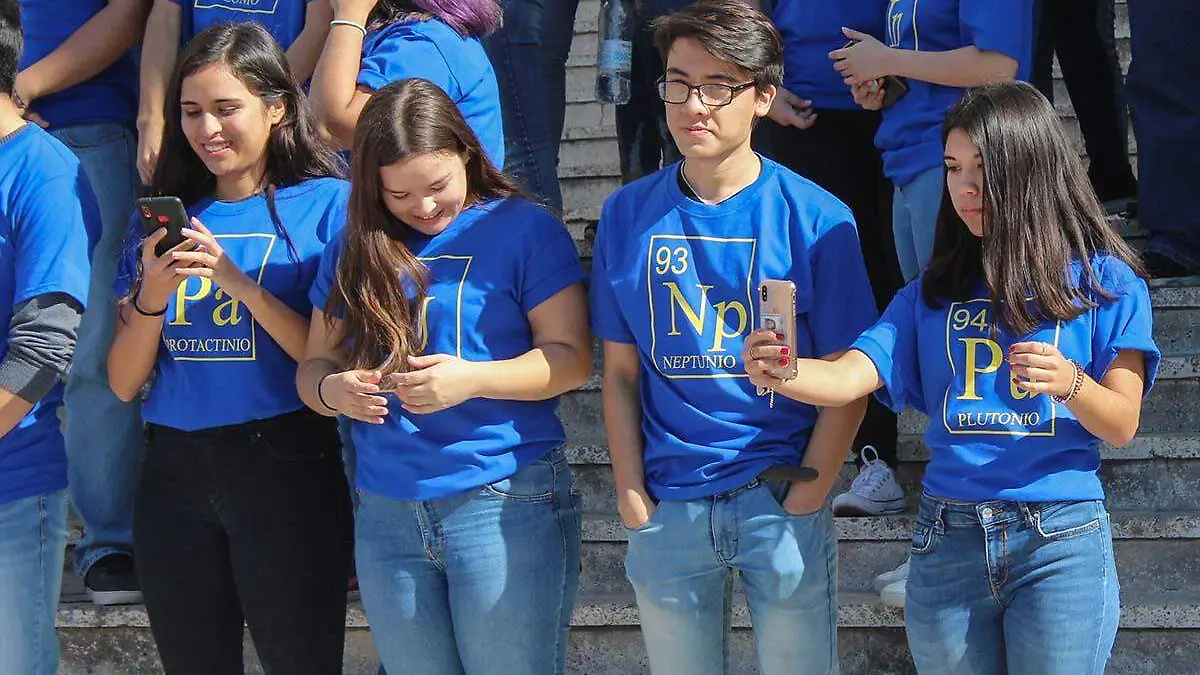 Division de ciencias Tabla periodica humana - Mike Acosta (5)