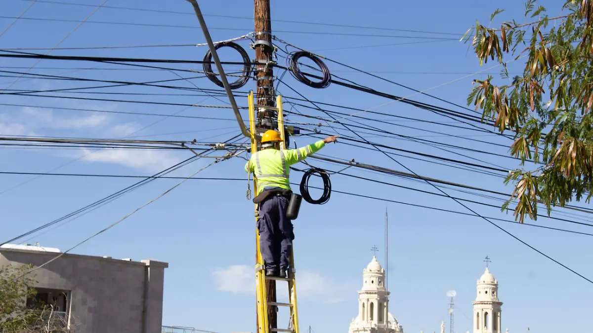 Trabajadores cableado electricidad - Mike Acosta (3)