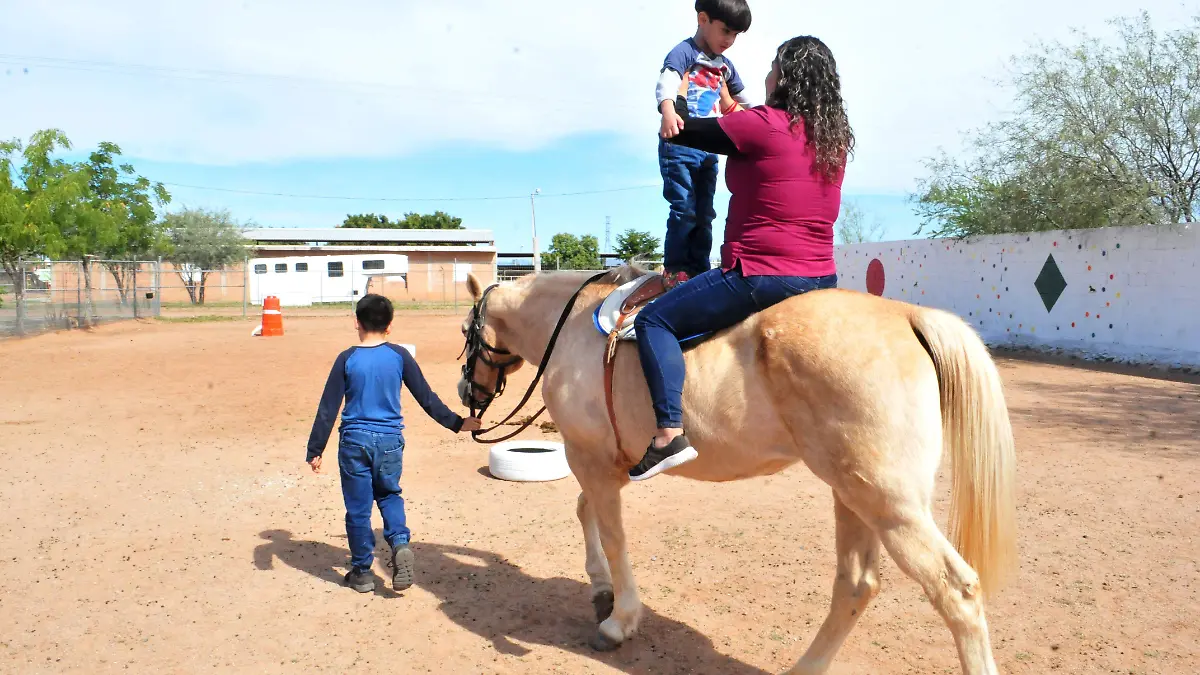 Especial Equinoterapia- Anny Peñuñuri (21)