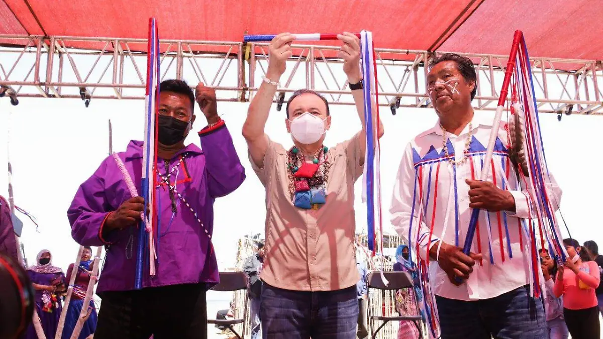 Alfonso Durazo con seris 2