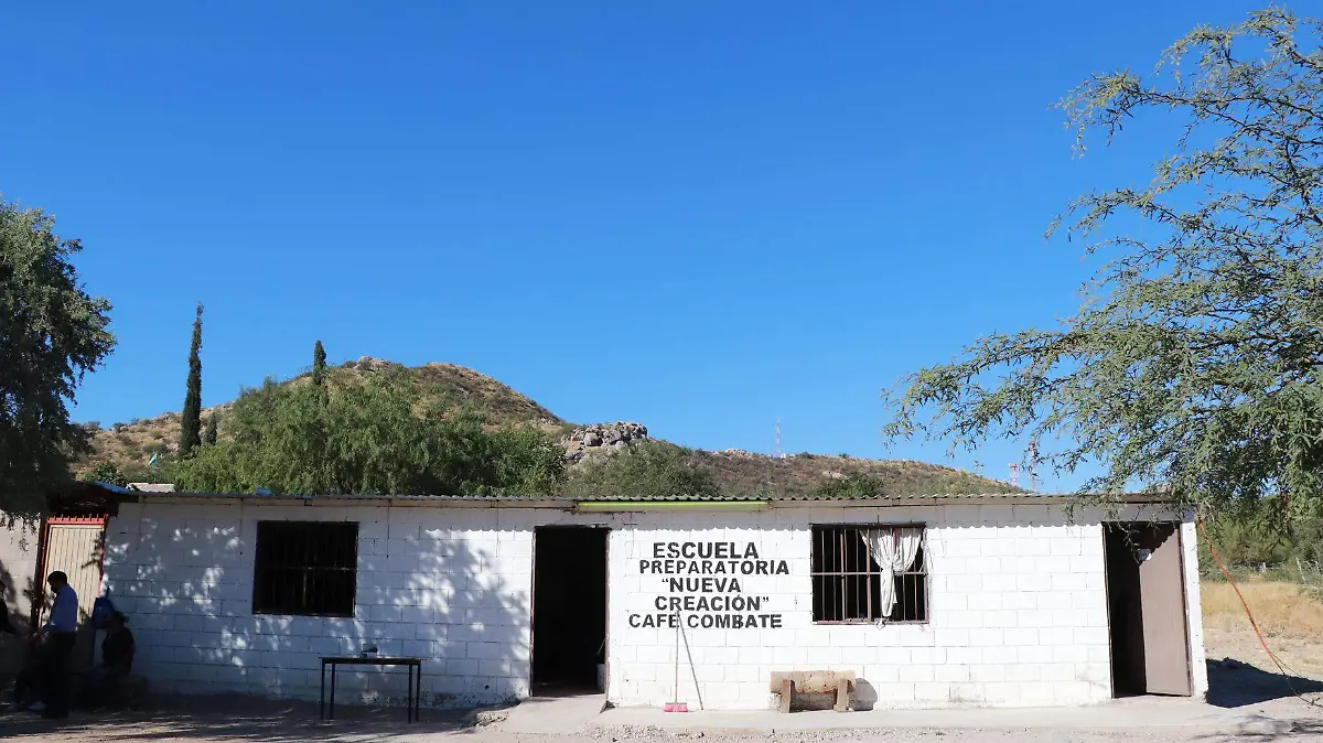 La escuela preparatoria se llama Nueva Creación 