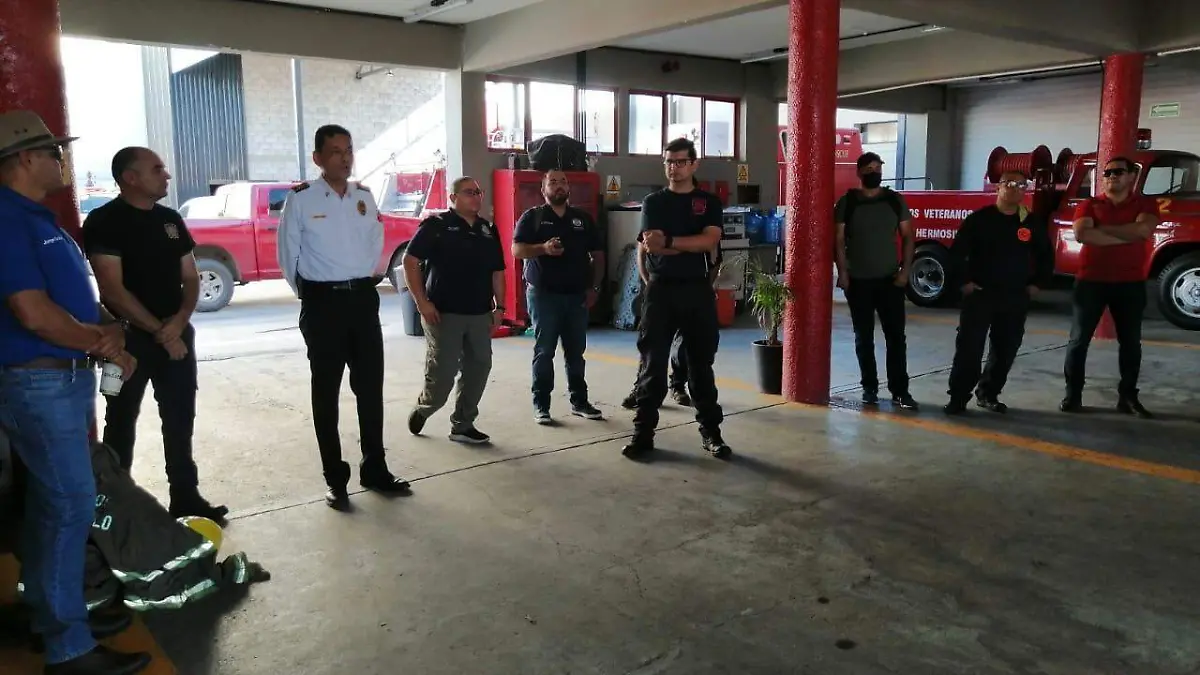 Elementos de Bomberos de Hermosillo piden renovación de uniformes
