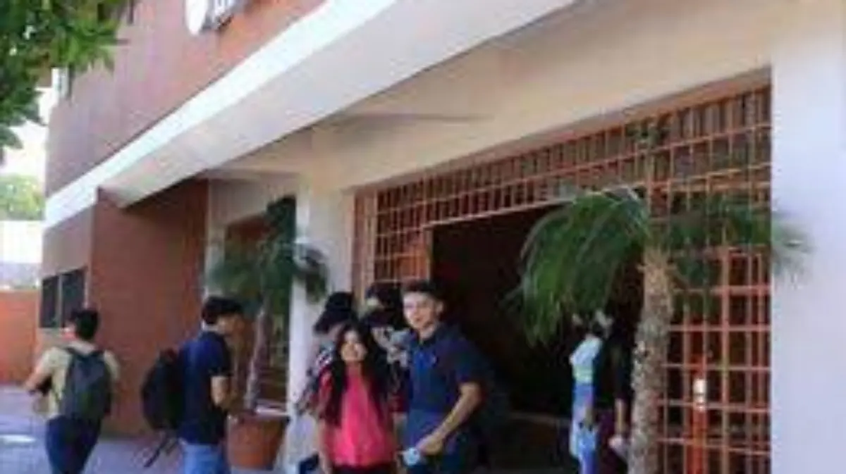 estudiantes de Lenguas extranjeras en la Unison