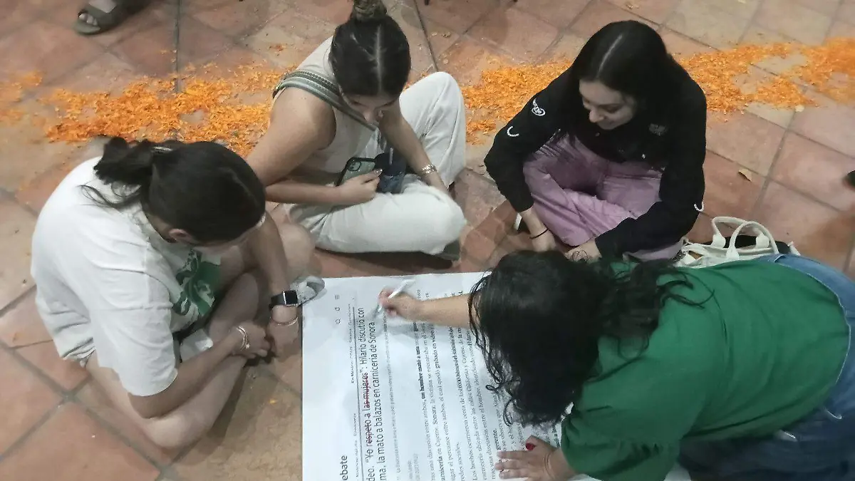 Colson monta altar de muertas 