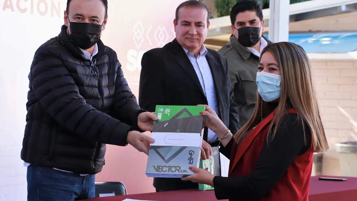 El gobernador Alfonso Durazo participó en la entrega de este beneficio