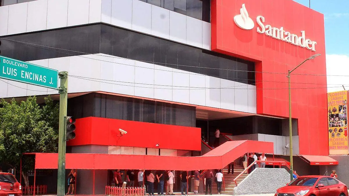 230720- Carpas en banco Santander- Anny Peñuñuri (3)