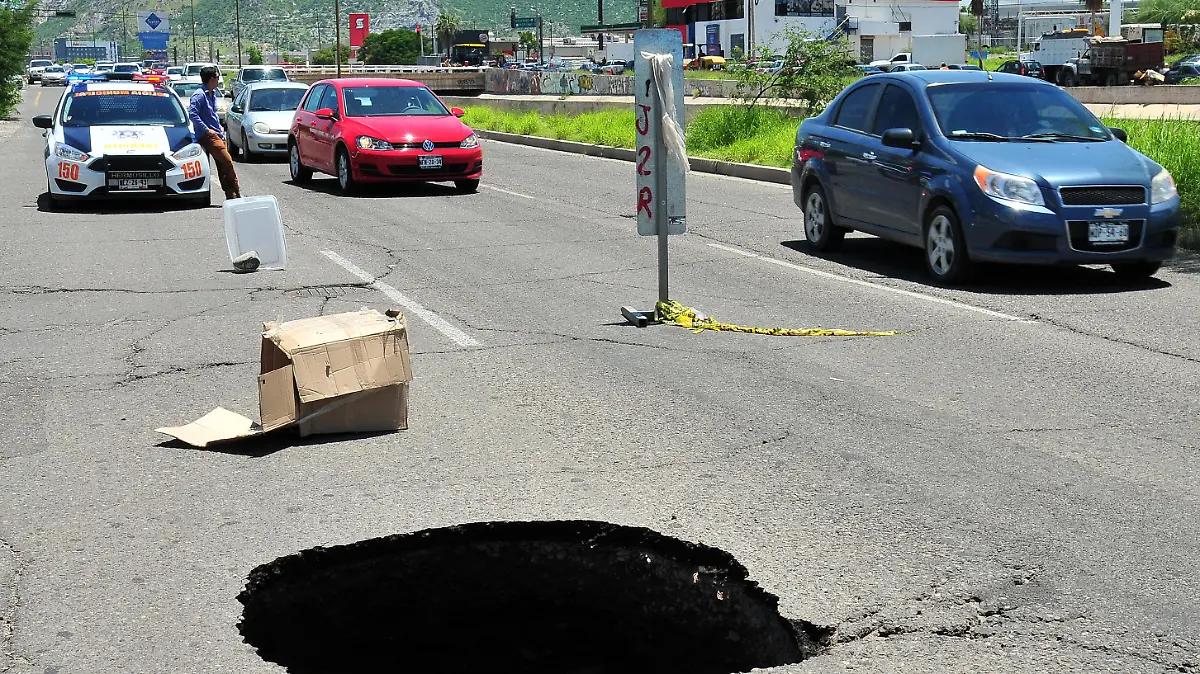 Socavón Río Sonora bache