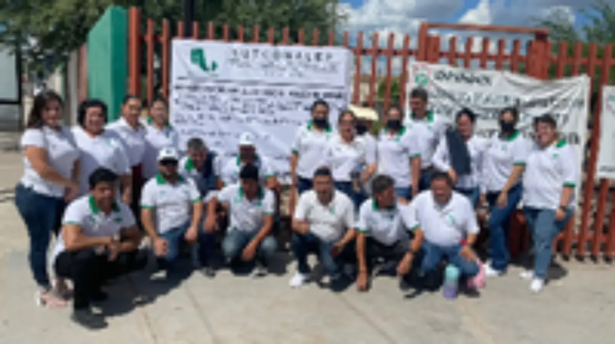 Personal de Conalep piden renuncia del Director General en Sonora