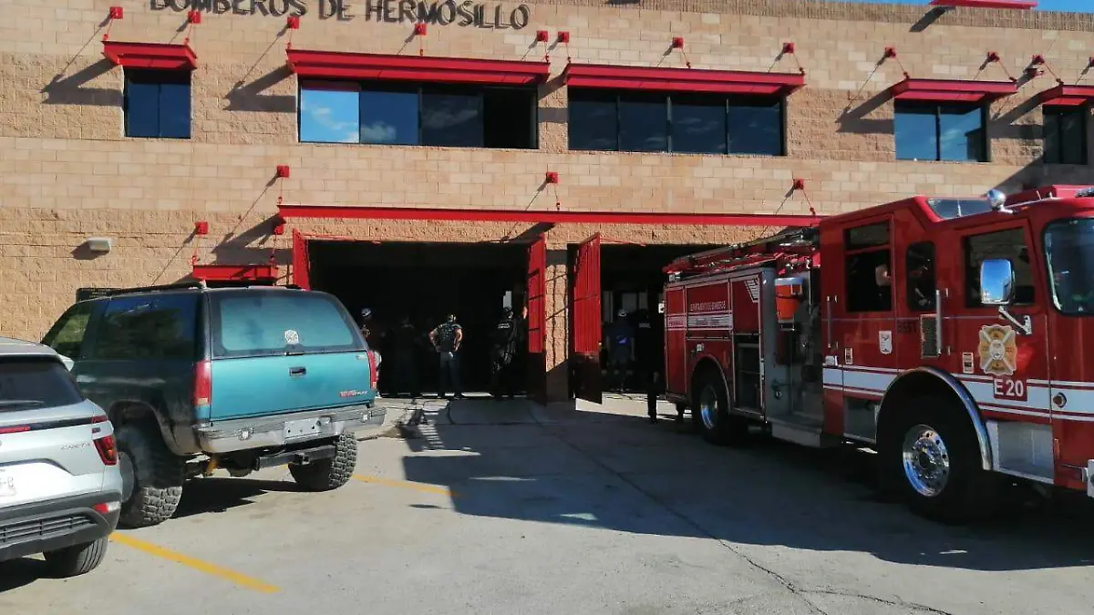 Elementos de Bomberos de Hermosillo piden renovación de uniformes