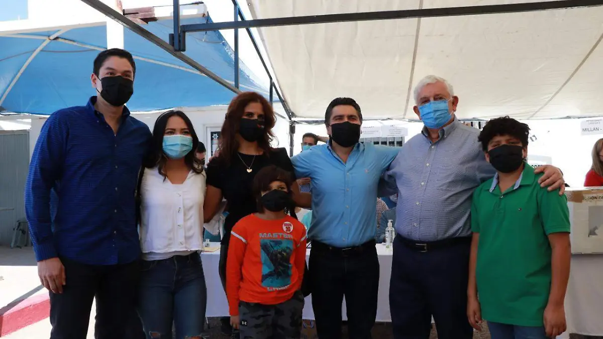 Militantes panistas durante la elección del dirigente estatal