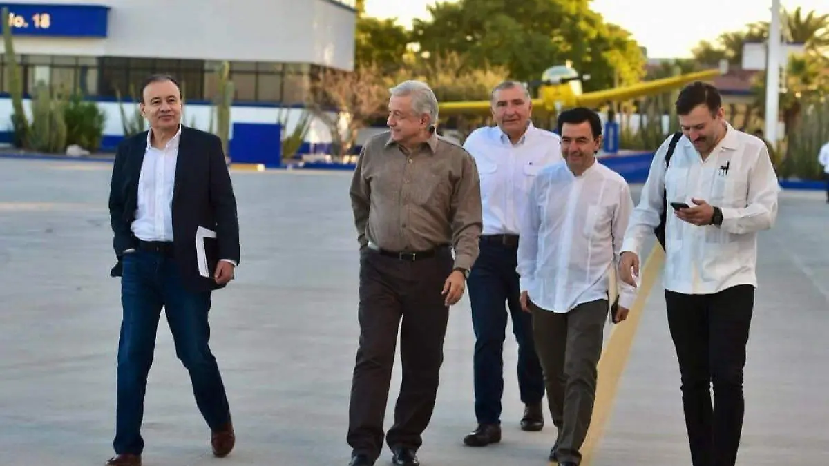 Alfonso Durazo compartió esta imagencon el Presidente y parte del gabinete de seguridad