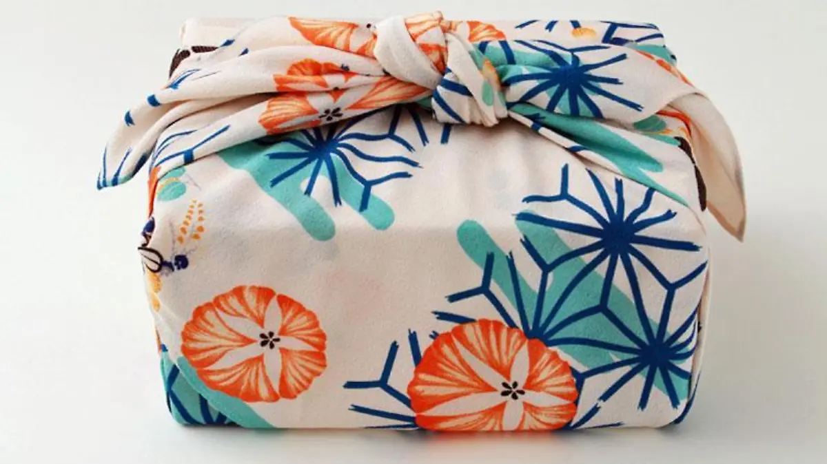 Regalo envuelto en tela