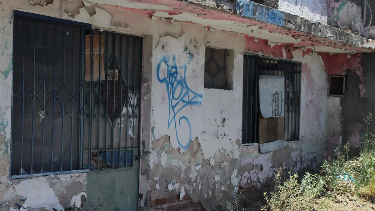 Casas abandonadas vandalizmo grafitti casa deterioro - Mike Acosta (16)