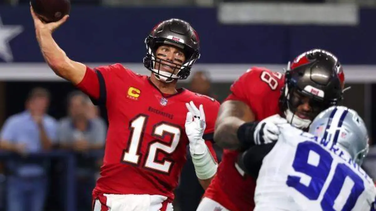 Tampa Bay vs Dallas (Cortesía @TheBucsWire)