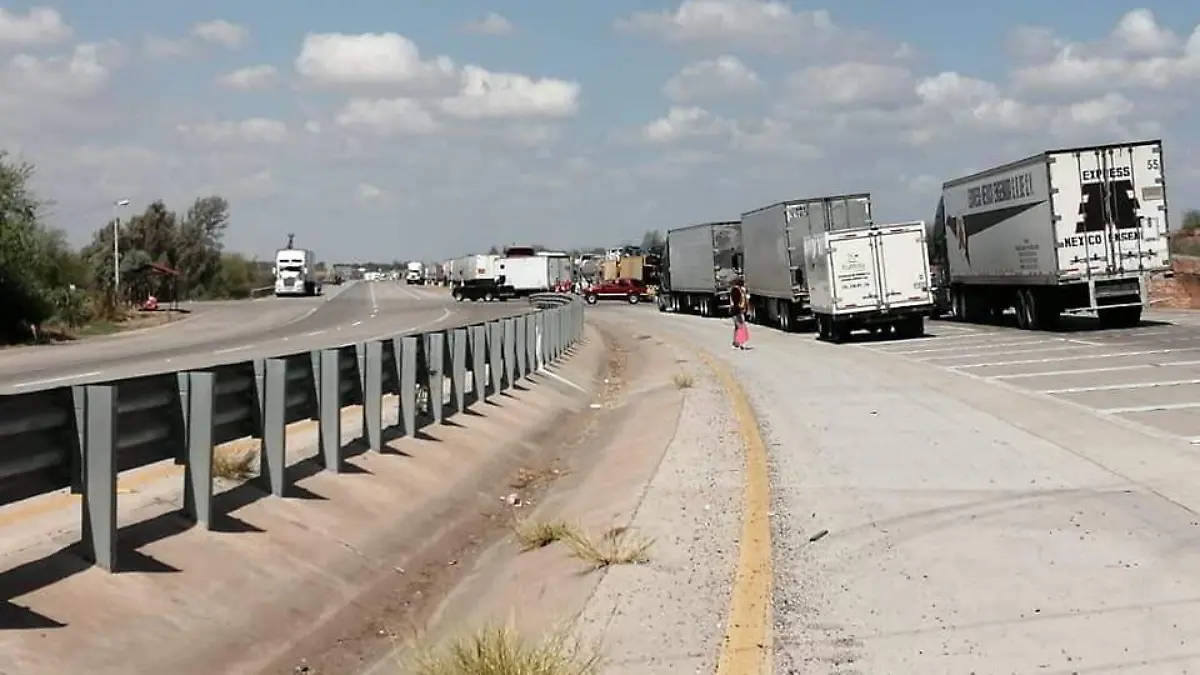 bloqueo carretero yaquis vicam cuatro carriles México 15
