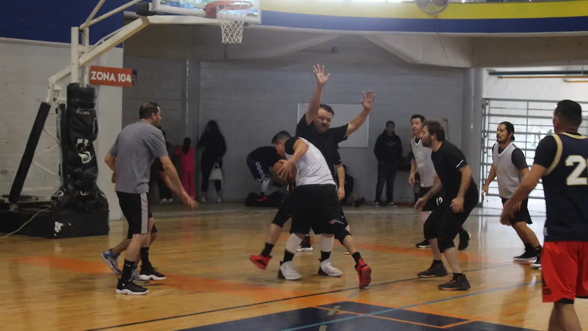 29D-Basquet-01-Mike Acosta